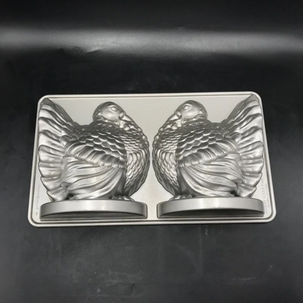 Nordic Ware Thanksgiving Turkey Cake Pan 10 Cup 2.4 Liters Dressing Stuffing Pan